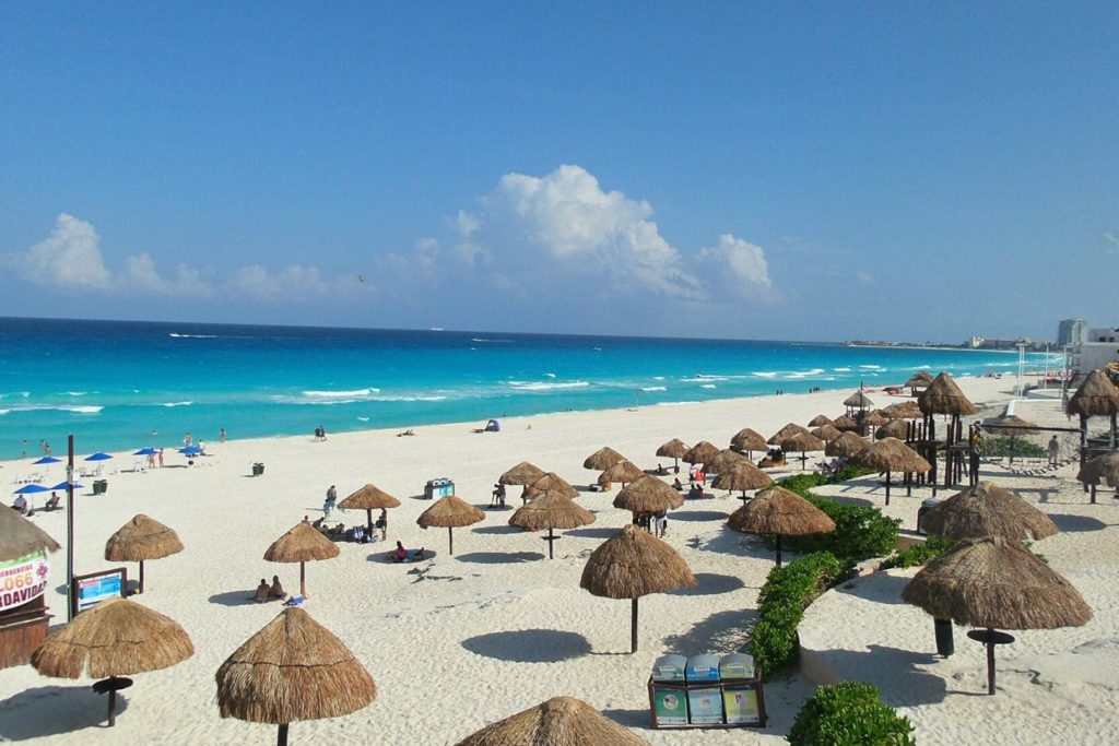 playa-delfines-cancun